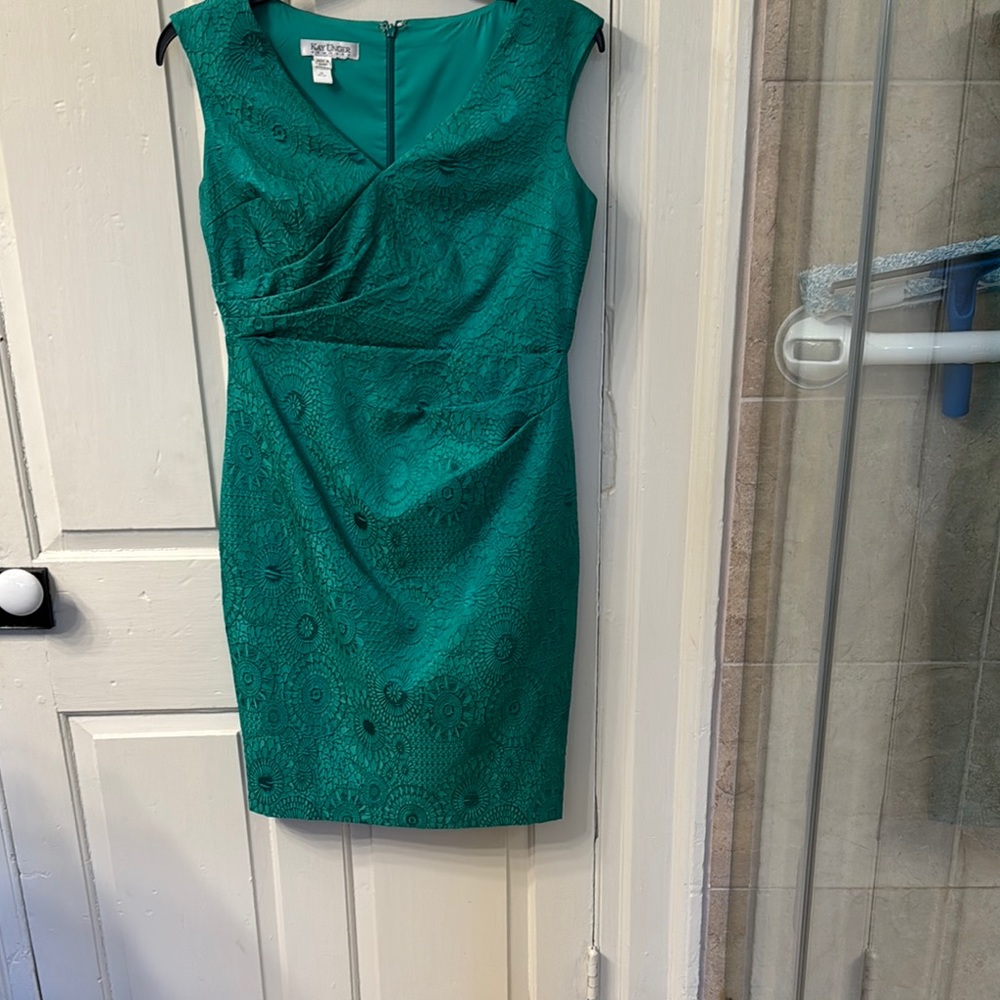 Kay Unger Emerald Green Ruched Sheath Dress size 10.